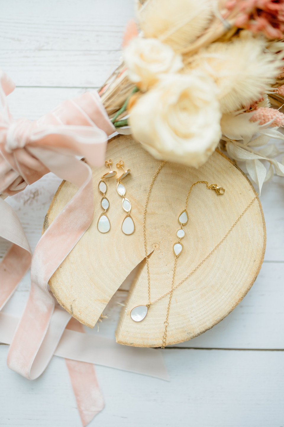 Gouden bruidssieraden set met parelmoer