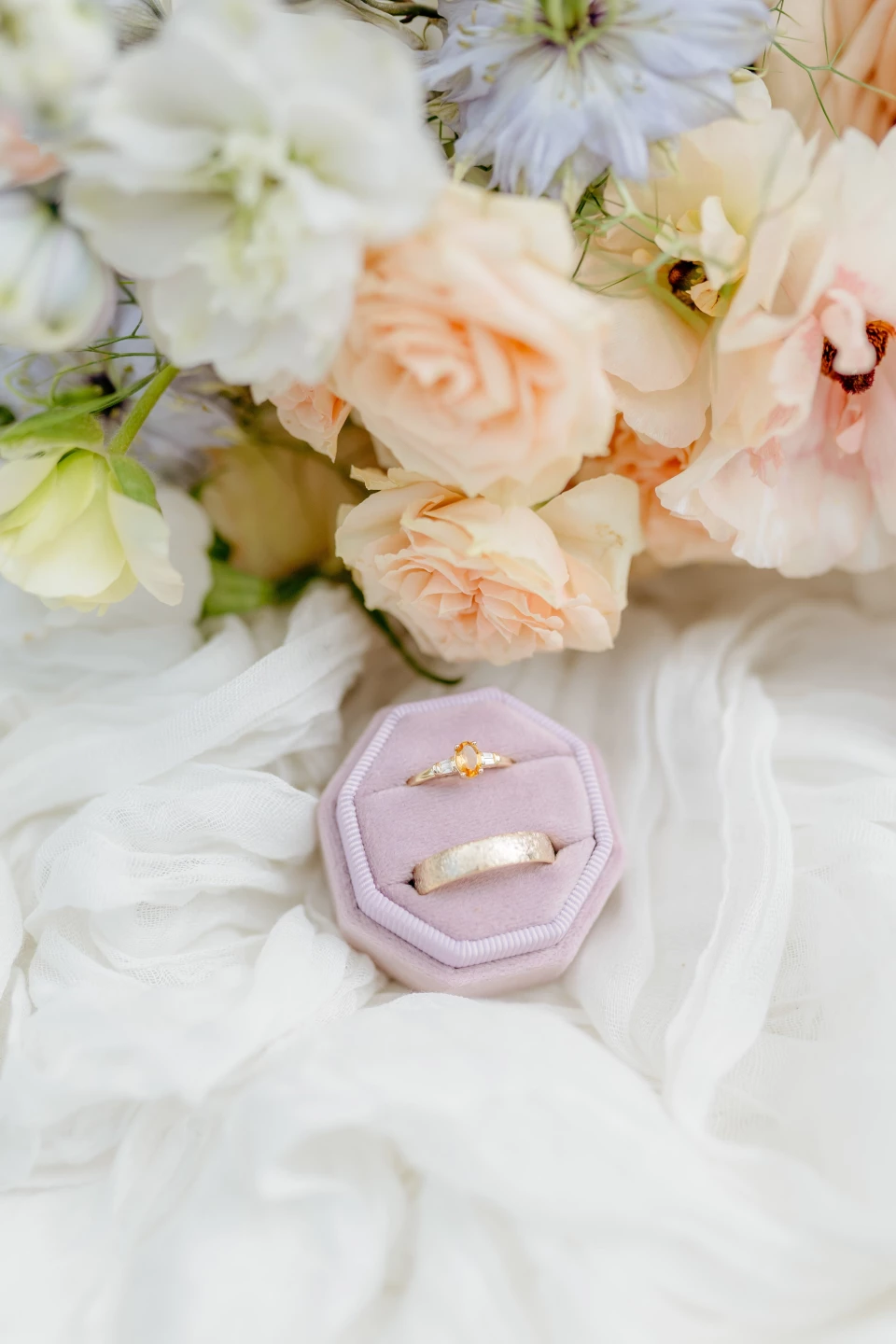 Trouwringen met steen