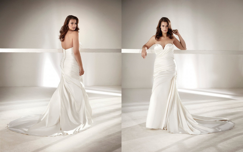 Trouwjurk van Your Style Wedding Fashion - Ann &amp; John Bruidsmode Group impressie 4