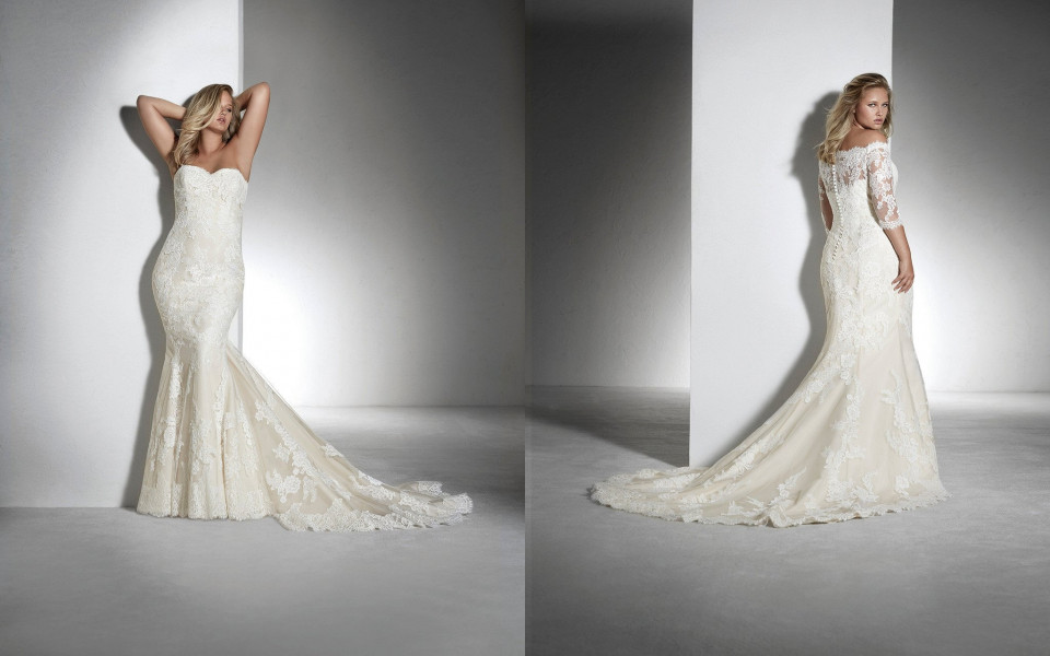 Trouwjurk passen bij Your Style Wedding Fashion - Ann &amp; John Bruidsmode Group