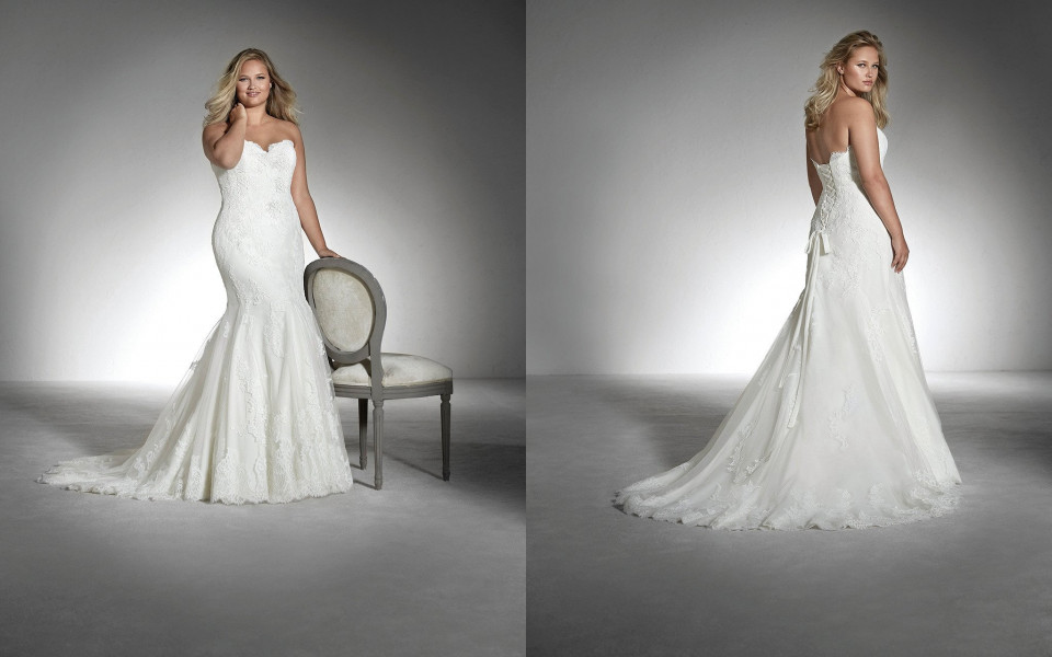 Trouwjurk van Your Style Wedding Fashion - Ann &amp; John Bruidsmode Group overzicht