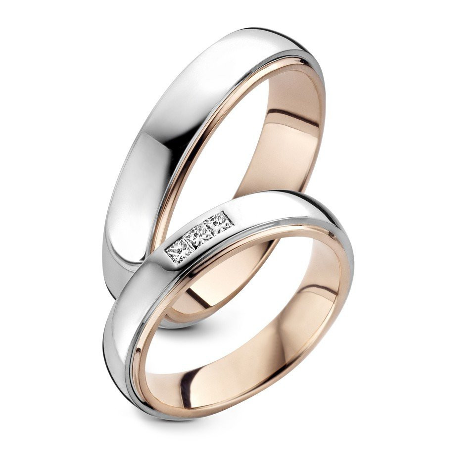twee trouwringen met diamanten in wit goud en roségoud